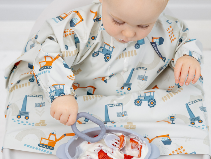 Silicone Bibs vs Fabric Bibs: Which Is Best for Weaning?