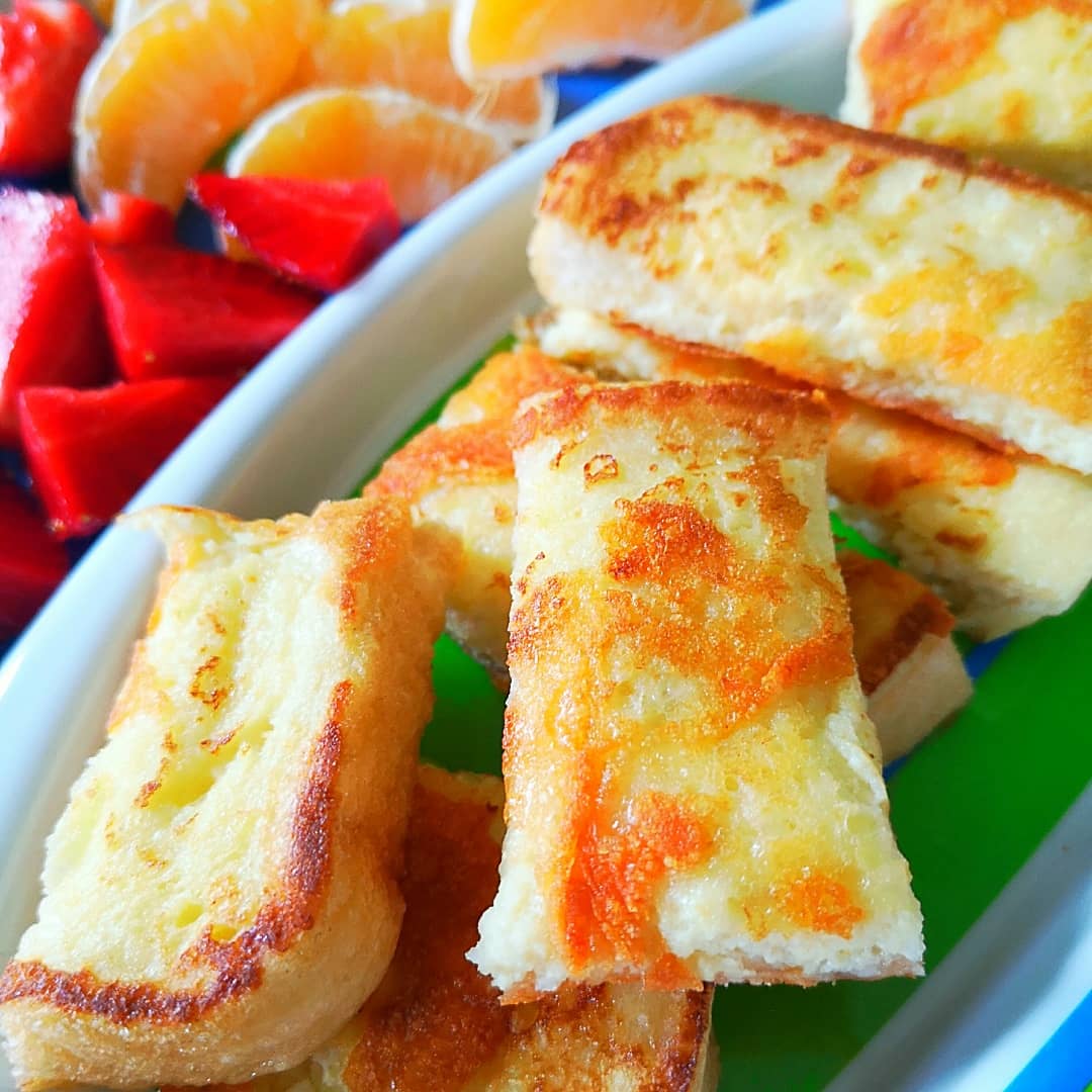 Golden brown French cheddar fingers, lightly toasted, served with fresh orange segments and watermelon.